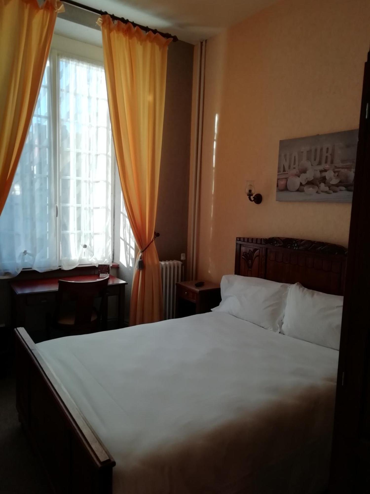Hotel Du Berry Aigurande Kültér fotó